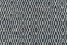 Lade das Bild in den Galerie-Viewer, New Design Original Authentic Hand Made Kilim 200x140 CM

