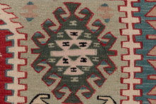 Lade das Bild in den Galerie-Viewer, New Design Original Authentic Hand Made Kilim India 180x130 CM
