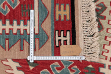Lade das Bild in den Galerie-Viewer, New Design Original Authentic Hand Made Kilim India 180x130 CM
