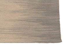 Carica l&#39;immagine nel visualizzatore di Gallery, New Design Original Authentic Hand Made Kilim India 200x140 CM
