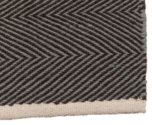 Carica l'immagine nel visualizzatore di Gallery, New Design Original Authentic Hand Made Kilim India 120x60 CM
