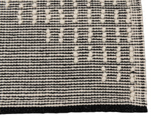 Carica l'immagine nel visualizzatore di Gallery, New Design Original Authentic Hand Made Kilim India 150x100 CM
