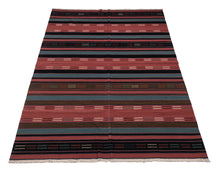 Carica l&#39;immagine nel visualizzatore di Gallery, New Design Original Authentic Hand Made Kilim India 240x170 CM
