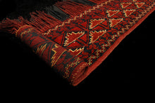 Lade das Bild in den Galerie-Viewer, Original Hand Made Rustic Kilim / Cicim 150x37 CM
