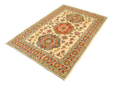 Lade das Bild in den Galerie-Viewer, Hand knotted carpet Ghazni / Chubi - Beige CM 185x125
