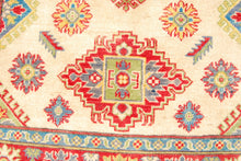 Carica l&#39;immagine nel visualizzatore di Gallery, Hand knotted carpet Ghazni / Chubi Beige / Red Colors 185x120 CM
