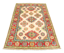 Carica l'immagine nel visualizzatore di Gallery, Hand knotted carpet Ghazni / Chubi Beige / Red Colors 185x120 CM
