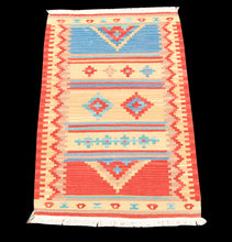 Carica l'immagine nel visualizzatore di Gallery, Kilim Original Authentic Hand Made 95x65 CM
