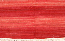 Lade das Bild in den Galerie-Viewer, Kilim Original Authentic Hand Made 200x140 CM
