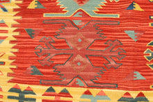 Carica l&#39;immagine nel visualizzatore di Gallery, Kilim Original Authentic Hand Made 188x125 CM

