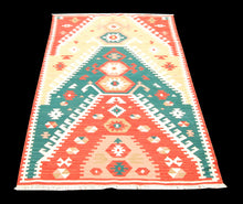 Lade das Bild in den Galerie-Viewer, Original Hand Made KILIM Tabas (160x95 CM)
