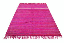 Lade das Bild in den Galerie-Viewer, New Design Original Authentic Hand Made kilim Silk India 230x160 CM
