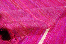 Lade das Bild in den Galerie-Viewer, New Design Original Authentic Hand Made kilim Silk India 230x160 CM
