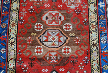 Lade das Bild in den Galerie-Viewer, Tappeto Malayer Hand knotted carpet Original Colors  300x105 CM
