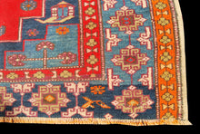 Carica l&#39;immagine nel visualizzatore di Gallery, Hand made Antique Kazak / Shirvan / Kuba Caucasic Carpets CM 162x112 
