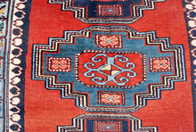 Carica l&#39;immagine nel visualizzatore di Gallery, Hand made Antique Kazak / Shirvan / Kuba Caucasic Carpets CM 180x153
