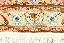 Carica l&#39;immagine nel visualizzatore di Gallery, Istanbul Antico Tappeto Hereche / Hereke in seta 100% - 73x46 CM
