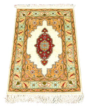 Carica l'immagine nel visualizzatore di Gallery, Istanbul Antico Tappeto Hereche / Hereke in seta 100% - 73x46 CM
