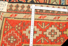 Carica l&#39;immagine nel visualizzatore di Gallery, Hand made Antique Kazak / Shirvan / Kuba Caucasic Carpets CM 276x107
