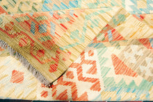 Lade das Bild in den Galerie-Viewer, Original Kaudani afghanistan rural Kilim CM 250x170
