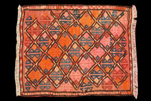 Carica l'immagine nel visualizzatore di Gallery, Original Hand Made Rustic Kilim / Afganistan Made CM 74x68
