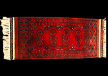 Lade das Bild in den Galerie-Viewer, Tappeto Originale Annodato a Mano Kashmir Pakistan 72x32 CM
