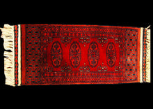 Carica l'immagine nel visualizzatore di Gallery, Tappeto Originale Annodato a Mano Kashmir Pakistan 72x32 CM
