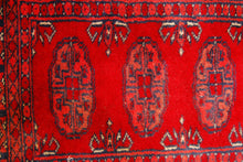 Lade das Bild in den Galerie-Viewer, Tappeto Originale Annodato a Mano Kashmir Pakistan 72x32 CM
