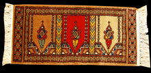 Load image into Gallery viewer, Tappeto Autentico Originale Annodato a Mano Kashmir Pakistan 65x31 CM
