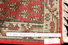 Carica l&#39;immagine nel visualizzatore di Gallery, Original Authentic Hand Made Carpet India Varanassi 60x40 CM
