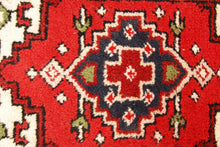 Carica l'immagine nel visualizzatore di Gallery, Original Authentic Hand Made Carpet India Varanassi 60x40 CM
