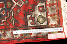 Carica l'immagine nel visualizzatore di Gallery, Original Authentic Hand Made Carpet India Varanassi 60x40 CM
