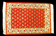 Carica l&#39;immagine nel visualizzatore di Gallery, Original Authentic Hand Made Carpet India Varanassi 60x40 CM
