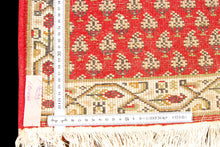 Carica l'immagine nel visualizzatore di Gallery, Original Authentic Hand Made Carpet India Varanassi 60x40 CM
