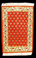 Carica l&#39;immagine nel visualizzatore di Gallery, Original Authentic Hand Made Carpet India Varanassi 60x40 CM
