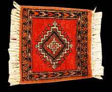 Lade das Bild in den Galerie-Viewer, Tappeto Autentico Originale Annodato a Mano Kashmir Pakistan 30x30 CM
