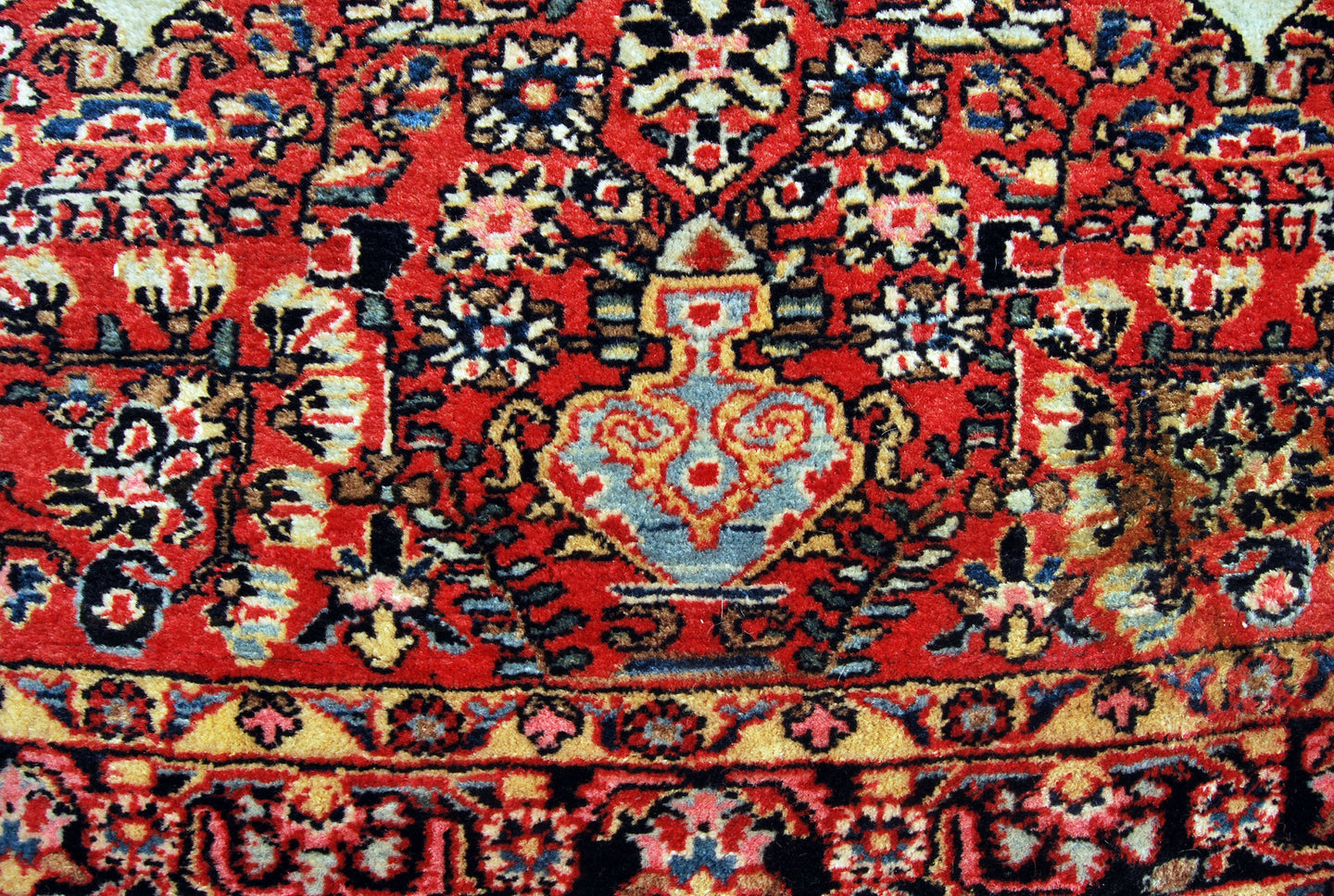 Original & Autentic Hand Made Carpets Sarok USA CM 156x105