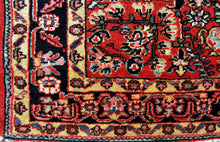 Carica l&#39;immagine nel visualizzatore di Gallery, Original &amp; Autentic Hand Made Carpets Sarok USA CM 156x105
