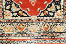 Carica l'immagine nel visualizzatore di Gallery, Antico Tappeto Hereche / Hereke in seta 100% - 60x41 CM
