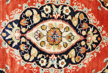 Carica l'immagine nel visualizzatore di Gallery, Antico Tappeto Hereche / Hereke in seta 100% - 60x41 CM
