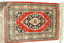 Lade das Bild in den Galerie-Viewer, Antico Tappeto Hereche / Hereke in seta 100% - 60x41 CM
