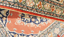 Carica l'immagine nel visualizzatore di Gallery, Antico Tappeto Hereche / Hereke in seta 100% - 60x41 CM
