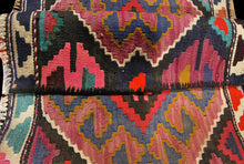 Lade das Bild in den Galerie-Viewer, Original Hand Made Rustic Kilim / Afganistan Origin CM 96X42
