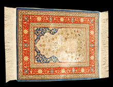 Lade das Bild in den Galerie-Viewer, Antico Tappeto Storico Hereche / Hereke in seta 100% Misura 92x63 Turkey

