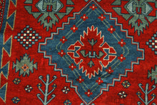 Lade das Bild in den Galerie-Viewer, Hand made Antique Kazak / Shirvan /  Caucasic Carpets CM 175x130
