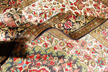 Carica l&#39;immagine nel visualizzatore di Gallery, Authentic original hand knotted carpet 157x105 CM
