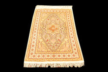Lade das Bild in den Galerie-Viewer, Antico Tappeto Hereche / Hereke in seta 100% Tunesia Misura 130x81
