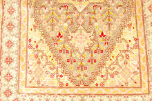 Carica l'immagine nel visualizzatore di Gallery, Antico Tappeto Hereche / Hereke in seta 100% Tunesia Misura 130x81
