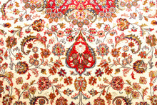 Carica l'immagine nel visualizzatore di Gallery, Original Authentic Hand Made Carpet Varanasi 310x245 CM
