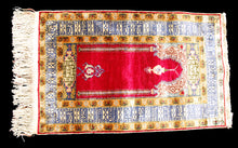 Carica l'immagine nel visualizzatore di Gallery, Antico Tappeto Hereche / Hereke kayseri 100% Misura 85x55

